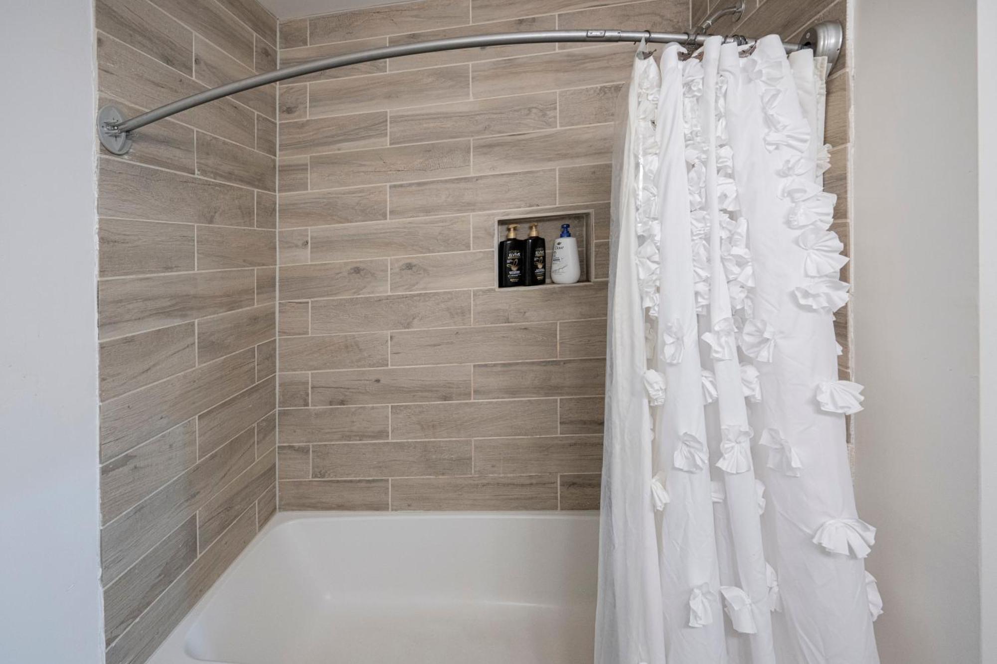 Charming 2Br Bungalow 4 Minutes To Duke University 더럼 외부 사진